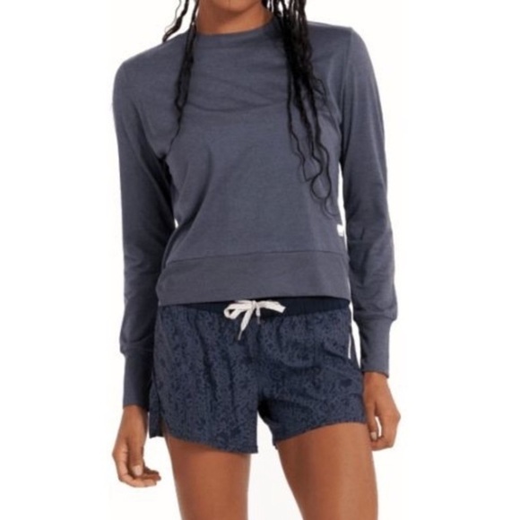 Vuori Daydream Long Sleeve Crew Top in Azure Heather Women's XS - Picture 2 of 7